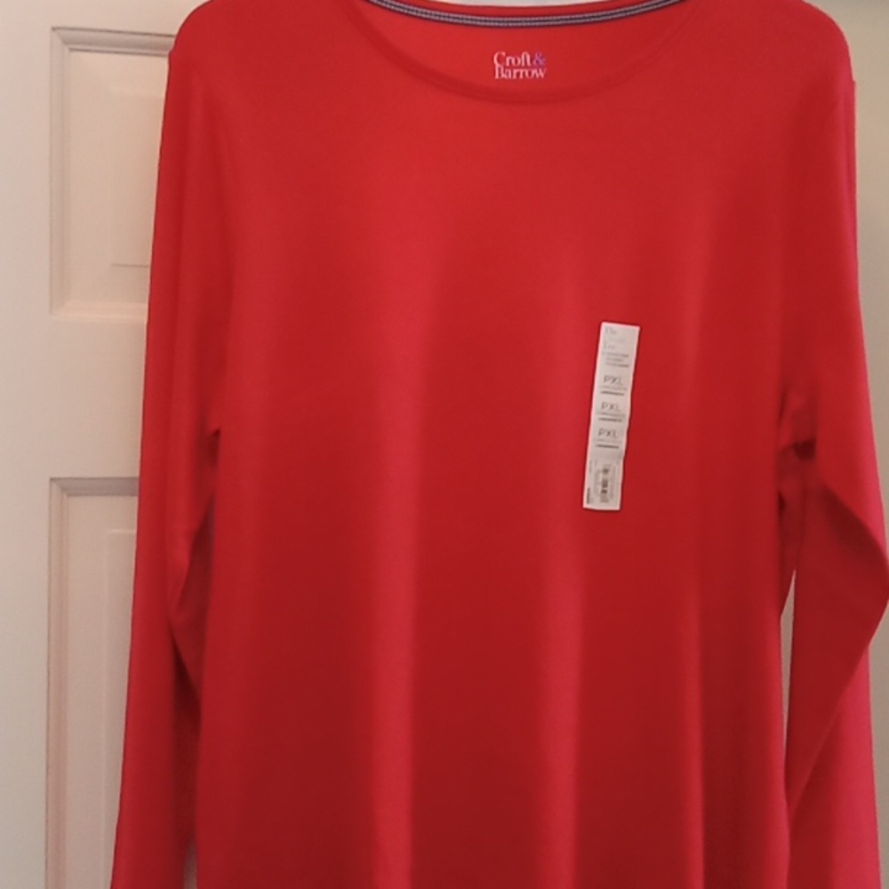 NWT.  RED CREWNECK LONG-SLEEVE CLASSIC TEE.  SIZE PXL.